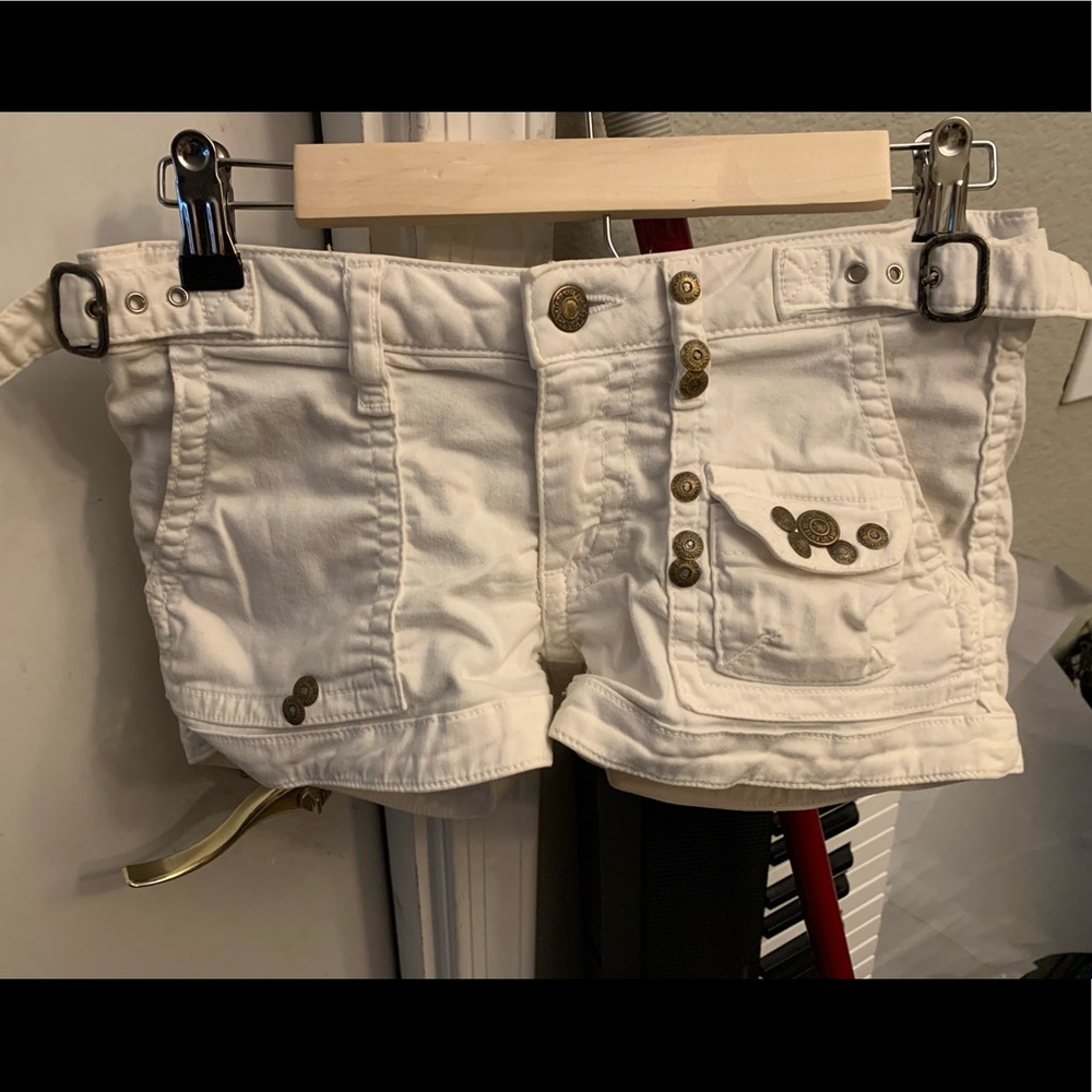Robin’s Shorts White size 25 cut#600579 sty#9109